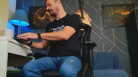 Aaron online show from October 14, 6:25 am