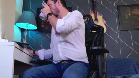 Aaron online show from February 23, 9:06 am