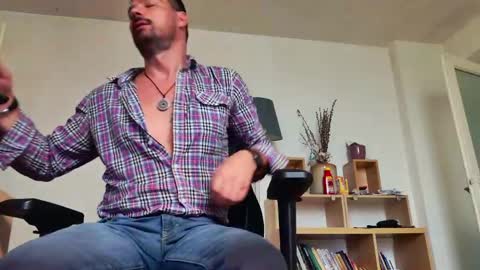 Aaron online show from May 20, 6:52 am