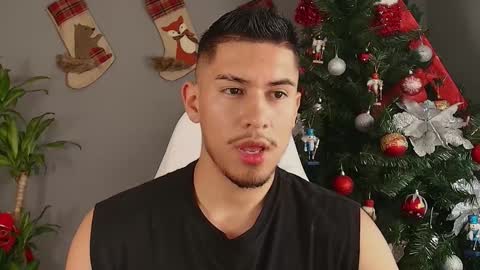 AARON  online show from December 2, 8:33 pm