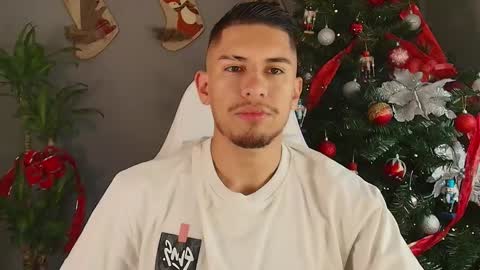 AARON  online show from December 9, 8:01 pm
