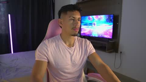 AARON  online show from May 4, 8:05 pm