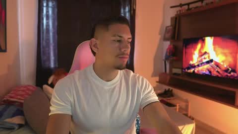 AARON  online show from May 11, 2:45 pm