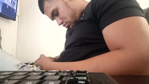 Snapshot of aaronhunter__ chatting on December 17, 6:20 pm ig aaron hunter123 online show from December 17, 6:20 pm