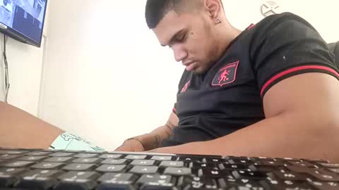 Snapshot of aaronhunter__ chatting on December 19, 3:08 pm ig aaron hunter123 online show from December 19, 3:08 pm