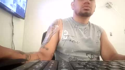 Snapshot of aaronhunter__ chatting on January 4, 1:21 pm ig aaron hunter123 online show from January 4, 1:21 pm