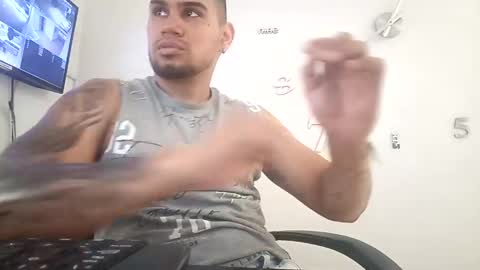 Snapshot of aaronhunter__ chatting on January 4, 5:37 pm ig aaron hunter123 online show from January 4, 5:37 pm