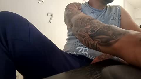 Snapshot of aaronhunter__ chatting on January 8, 4:54 pm ig aaron hunter123 online show from January 8, 4:54 pm