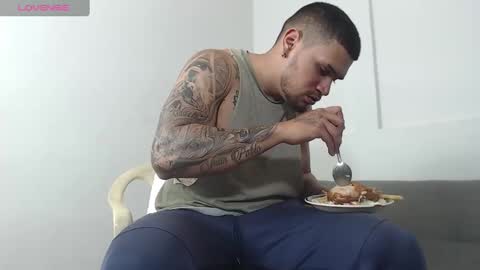 Snapshot of aaronhunter__ chatting on January 22, 12:27 am ig aaron hunter123 online show from January 22, 12:27 am