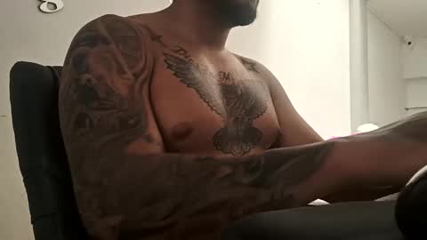 Snapshot of aaronhunter__ chatting on January 30, 6:21 pm ig aaron hunter123 online show from January 30, 6:21 pm