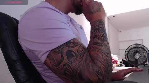 Snapshot of aaronhunter__ chatting on February 6, 5:19 pm ig aaron hunter123 online show from February 6, 5:19 pm