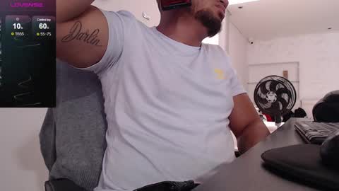 Snapshot of aaronhunter__ chatting on February 10, 2:59 pm ig aaron hunter123 online show from February 10, 2:59 pm