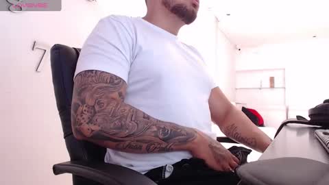 Snapshot of aaronhunter__ chatting on February 24, 3:20 pm ig aaron hunter123 online show from February 24, 3:20 pm