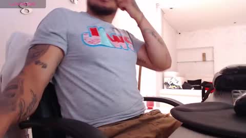 Snapshot of aaronhunter__ chatting on March 8, 1:57 pm ig aaron hunter123 online show from March 8, 1:57 pm