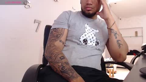 Snapshot of aaronhunter__ chatting on March 12, 1:51 pm ig aaron hunter123 online show from March 12, 1:51 pm