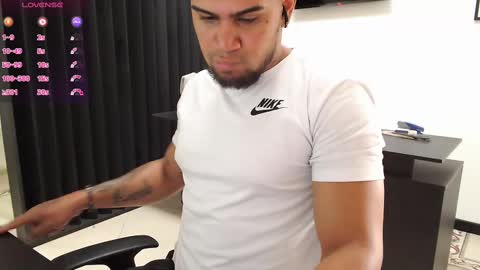 Snapshot of aaronhunter__ chatting on September 8, 2:49 pm ig aaron hunter123 online show from September 8, 2:49 pm