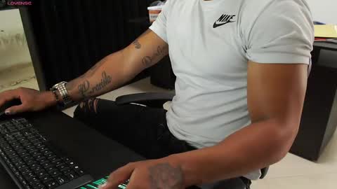 Snapshot of aaronhunter__ chatting on September 10, 6:08 pm ig aaron hunter123 online show from September 10, 6:08 pm