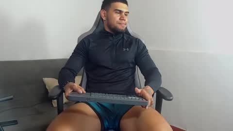 Snapshot of aaronhunter__ chatting on October 4, 7:06 am ig aaron hunter123 online show from October 4, 7:06 am