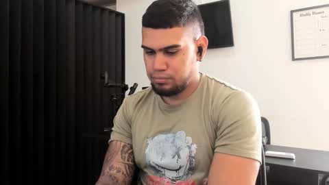 Snapshot of aaronhunter__ chatting on February 14, 2:14 pm ig aaron hunter123 online show from February 14, 2:14 pm