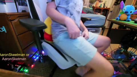 Aaron Skeetman online show from December 17, 6:24 am