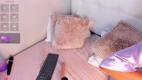 Aashley online show from February 20, 5:33 am