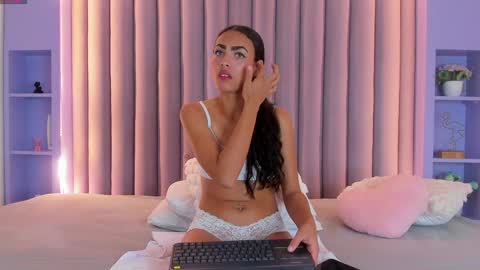 Snapshot of aashleytaylor chatting on February 2, 11:40 am AASHLEY online show from February 2, 11:40 am