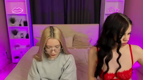 Snapshot of aataraxx chatting on December 20, 9:17 pm Fiona and Harry online show from December 20, 9:17 pm