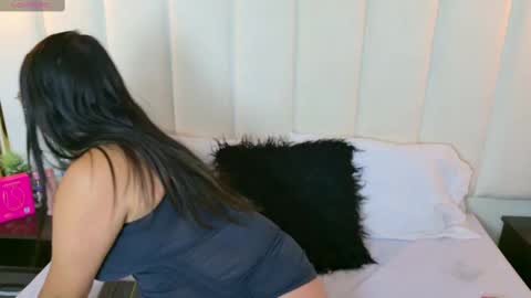 abbiejones_ online show from October 6, 1:41 pm