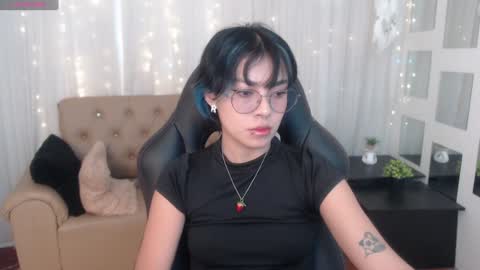 Snapshot of abbiross chatting on December 22, 6:59 pm Abbi online show from December 22, 6:59 pm