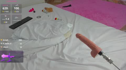 Snapshot of abby_anderson_ chatting on February 1, 10:44 pm . . online show from February 1, 10:44 pm
