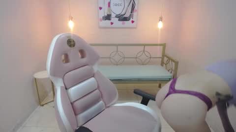 Snapshot of abby_collinss_x chatting on January 9, 7:59 pm Abby online show from January 9, 7:59 pm