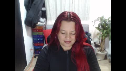 Snapshot of abby_iloveit chatting on December 6, 1:33 pm abby iloveit online show from December 6, 1:33 pm