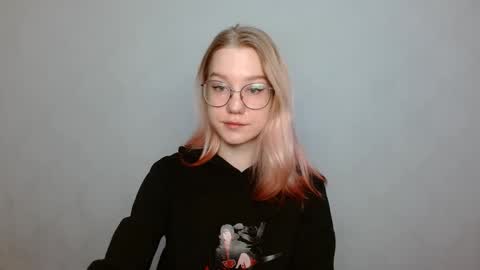 Abby Lovense is active online show from December 24, 9:06 am