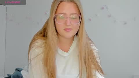 Abby    Stream at Sat  Sun  Mon  Fri online show from September 20, 1:45 pm