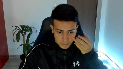 Independence model AbelAsburgo online show from October 15, 6:52 pm