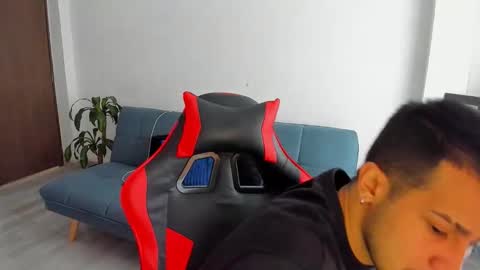 Independence model AbelAsburgo online show from March 8, 10:02 pm