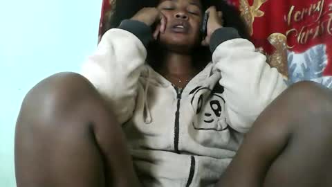 Snapshot of abella677022 chatting on May 6, 5:14 am abella677022 online show from May 6, 5:14 am