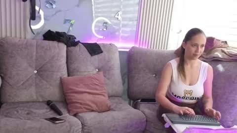 abella_as_ online show from February 26, 4:06 pm