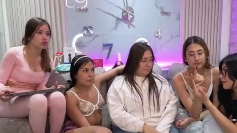 abella_as_ online show from February 28, 4:35 am