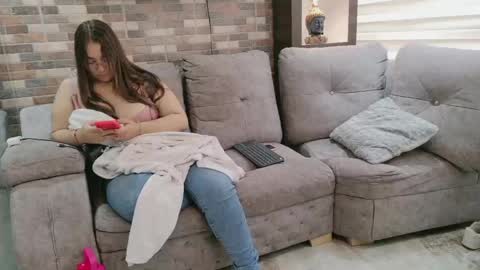 abella_as_ online show from May 11, 2:45 pm