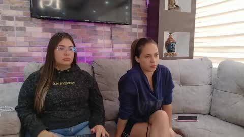 abella_as_ online show from May 15, 2:35 pm