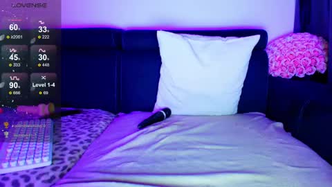 Snapshot of abella_soleill chatting on June 5, 6:52 am abella_soleill online show from June 5, 6:52 am