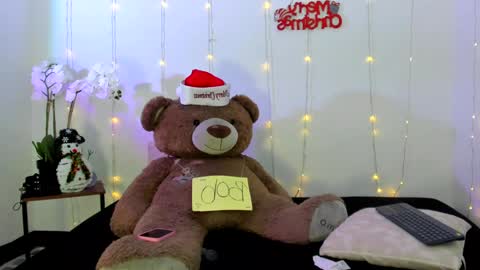 Snapshot of abellaconnor chatting on December 3, 9:45 pm Abella and Kendra online show from December 3, 9:45 pm