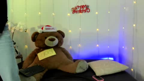 Snapshot of abellaconnor chatting on December 5, 7:17 pm Abella and Kendra online show from December 5, 7:17 pm