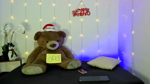 Snapshot of abellaconnor chatting on December 6, 8:40 pm Abella and Kendra online show from December 6, 8:40 pm