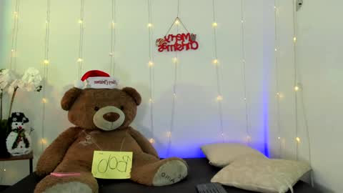 Snapshot of abellaconnor chatting on December 7, 5:31 pm Abella and Kendra online show from December 7, 5:31 pm