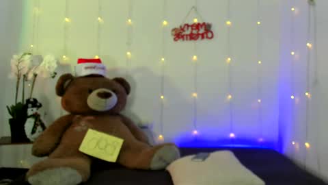Snapshot of abellaconnor chatting on December 11, 9:45 pm Abella and Kendra online show from December 11, 9:45 pm