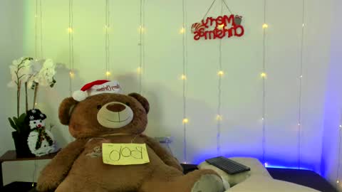 Snapshot of abellaconnor chatting on December 13, 4:49 pm Abella and Kendra online show from December 13, 4:49 pm
