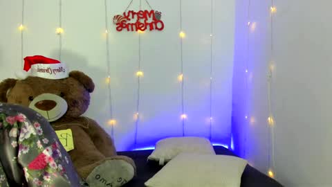 Snapshot of abellaconnor chatting on December 17, 7:04 pm Abella and Kendra online show from December 17, 7:04 pm