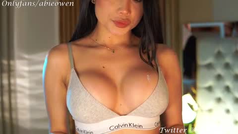 Snapshot of abie_owen chatting on February 11, 9:35 pm abie_owen online show from February 11, 9:35 pm